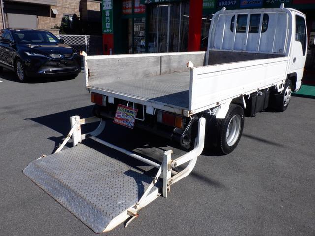 アトラストラック アーム式パワーゲート新明和　平床２ｔ　４ナンバー　荷台床縞鉄　茨木県産ワンオーナー自社下取車　５ＭＴ　２ＷＤ　新明和パワーゲートアーム式　左電格ミラー　荷台床縞鋼板鉄板貼　ＮＯＸ／ＰＭ対策地域外　レザー調シートカバー　ＥＴＣ　新タイヤ交換（49枚目）