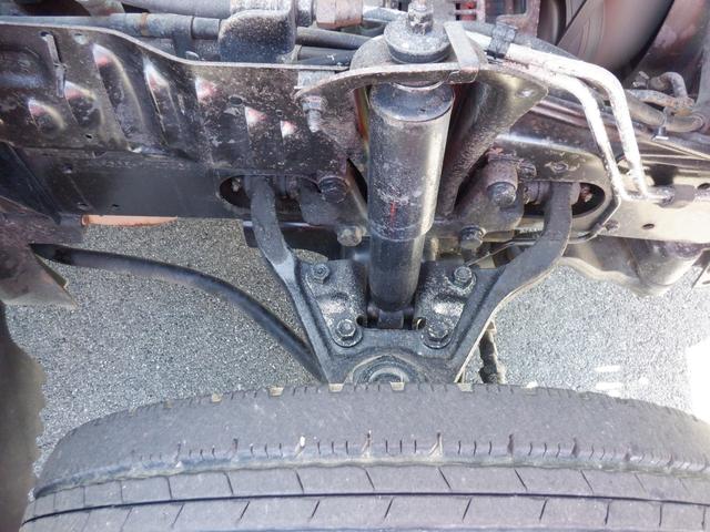 アトラストラック アーム式パワーゲート新明和　平床２ｔ　４ナンバー　荷台床縞鉄　茨木県産ワンオーナー自社下取車　５ＭＴ　２ＷＤ　新明和パワーゲートアーム式　左電格ミラー　荷台床縞鋼板鉄板貼　ＮＯＸ／ＰＭ対策地域外　レザー調シートカバー　ＥＴＣ　新タイヤ交換（50枚目）