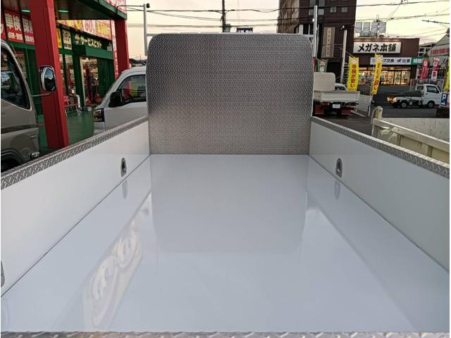 アトラストラック アーム式パワーゲート新明和　平床２ｔ　４ナンバー　荷台床縞鉄　茨木県産ワンオーナー自社下取車　５ＭＴ　２ＷＤ　新明和パワーゲートアーム式　左電格ミラー　荷台床縞鋼板鉄板貼　ＮＯＸ／ＰＭ対策地域外　レザー調シートカバー　ＥＴＣ　新タイヤ交換（63枚目）