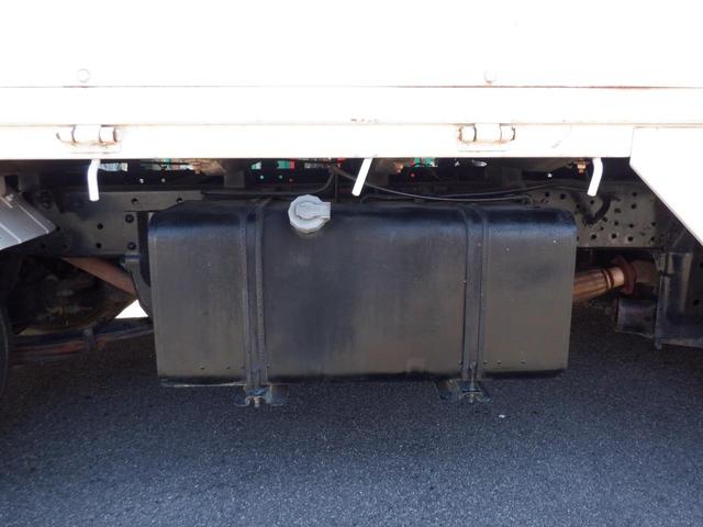 アトラストラック アーム式パワーゲート新明和 平床2t 4ナンバー 荷台床縞鉄 茨木県産ワンオーナー自社下取車 5MT 2WD 新明和パワーゲートアーム式 左電格ミラー 荷台床縞鋼板鉄板貼 NOX/PM対策地域外 レザー調シートカバー ETC 新タイヤ交換(69枚目)