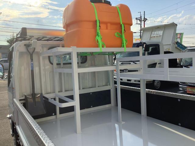 アトラストラック アーム式パワーゲート新明和 平床2t 4ナンバー 荷台床縞鉄 茨木県産ワンオーナー自社下取車 5MT 2WD 新明和パワーゲートアーム式 左電格ミラー 荷台床縞鋼板鉄板貼 NOX/PM対策地域外 レザー調シートカバー ETC 新タイヤ交換(73枚目)