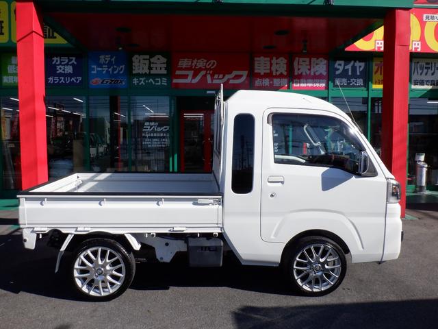 ハイゼットトラック ジャンボ 4AT ナビTVバックカメラETC ブラウン&木目 奈良県産ワンオーナー2WD オートマ レザー調ブラウンシートカバー&キャビンラゲッジ 木目コンビステアリング&木目インパネ 社外アルミ キーレスキー LEDヘッド&フォグ メッキミラーカバー(5枚目)