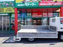 アーム式パワーゲート新明和　平床２ｔ　４ナンバー　荷台床縞鉄　茨木県産ワンオーナー自社下取車　５ＭＴ　２ＷＤ　新明和パワーゲートアーム式　左電格ミラー　荷台床縞鋼板鉄板貼　ＮＯＸ／ＰＭ対策地域外　レザー調シートカバー　ＥＴＣ　新タイヤ交換（39枚目）