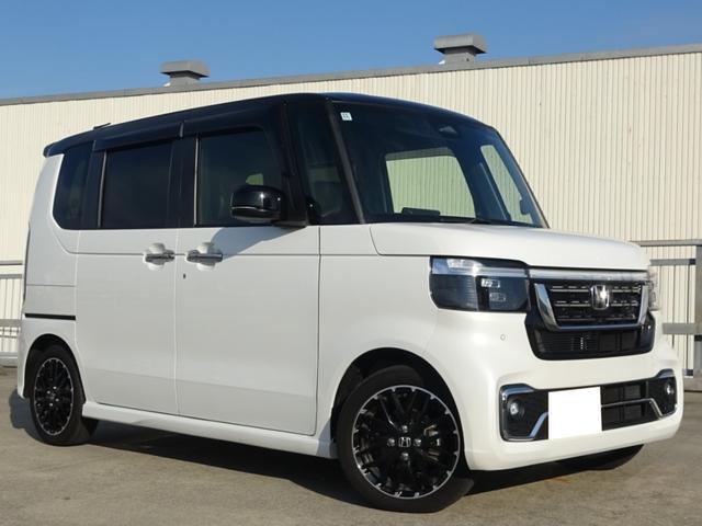 Ｎ－ＢＯＸカスタム 現行ターボコーディネートスタイル白黒ツートンホンダセンシング　９インチＴＶナビ・パールホワイト＆ブラックルーツ・シートヒーター付フルレザー調シート・両側電動スライド・シートバックテーブル・レザーステアリング・バックカメラ・オートクルーズ・ドラコ・ＬＥＤフォグ（2枚目）