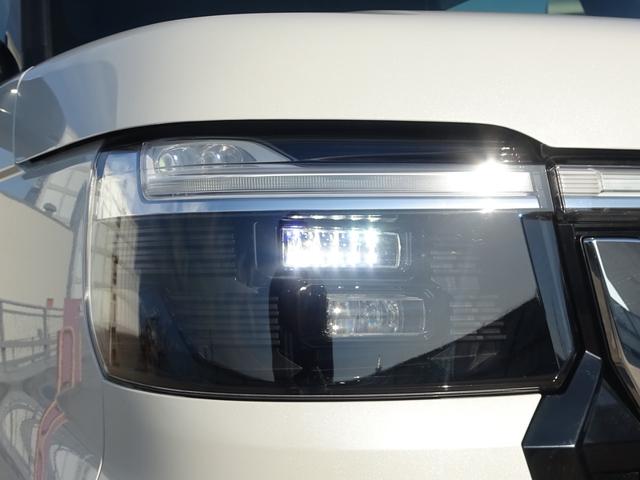 Ｎ－ＢＯＸカスタム 現行ターボコーディネートスタイル白黒ツートンホンダセンシング　９インチＴＶナビ・パールホワイト＆ブラックルーツ・シートヒーター付フルレザー調シート・両側電動スライド・シートバックテーブル・レザーステアリング・バックカメラ・オートクルーズ・ドラコ・ＬＥＤフォグ（10枚目）