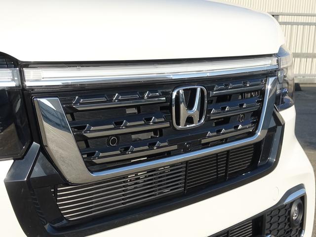 Ｎ－ＢＯＸカスタム 現行ターボコーディネートスタイル白黒ツートンホンダセンシング　９インチＴＶナビ・パールホワイト＆ブラックルーツ・シートヒーター付フルレザー調シート・両側電動スライド・シートバックテーブル・レザーステアリング・バックカメラ・オートクルーズ・ドラコ・ＬＥＤフォグ（11枚目）