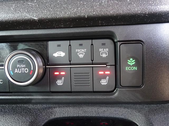 Ｎ－ＢＯＸカスタム 現行ターボコーディネートスタイル白黒ツートンホンダセンシング　９インチＴＶナビ・パールホワイト＆ブラックルーツ・シートヒーター付フルレザー調シート・両側電動スライド・シートバックテーブル・レザーステアリング・バックカメラ・オートクルーズ・ドラコ・ＬＥＤフォグ（35枚目）