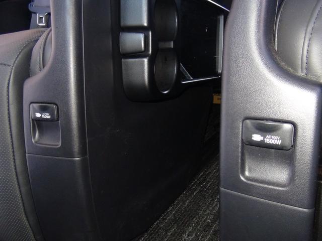 こちらもトップグレード専用装備のエグゼクティブシート用１００Ｖ家庭用コンセント電源です★