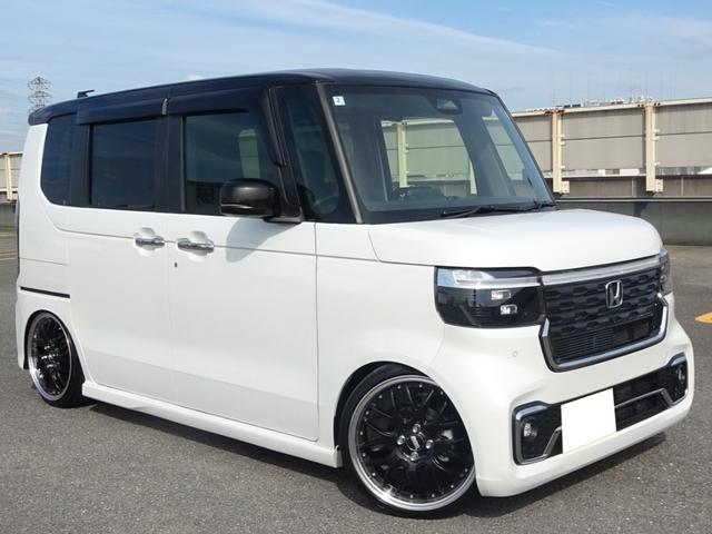 Ｎ－ＢＯＸカスタム ターボ白黒ツートンカラー９型ナビ全方位カメラ１７インチ車高調　・ＯＰ全方位カメラ・９インチＴＶナビ・車高調・１７インチワイドホイル・ワイドフェンダー加工・シートヒーター付ハーフレザー調シート・シートバックテーブル・両側電動スライド・電子パーキング・ドラレコ（2枚目）