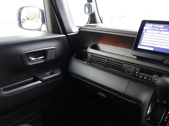 Ｎ－ＢＯＸカスタム ターボ白黒ツートンカラー９型ナビ全方位カメラ１７インチ車高調　・ＯＰ全方位カメラ・９インチＴＶナビ・車高調・１７インチワイドホイル・ワイドフェンダー加工・シートヒーター付ハーフレザー調シート・シートバックテーブル・両側電動スライド・電子パーキング・ドラレコ（45枚目）