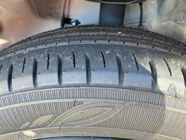 ミライース X SAIII 14インチフルホイールキャップ LEDヘッドランプ 電動格納式(カラード)ドアミラー 自発光式デジタルメーターブルーイルミネーションメーター マニュアルエアコン(ダイヤル式) キーレスエントリー(4枚目)