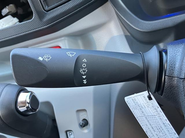 ミライース X SAIII 14インチフルホイールキャップ LEDヘッドランプ 電動格納式(カラード)ドアミラー 自発光式デジタルメーターブルーイルミネーションメーター マニュアルエアコン(ダイヤル式) キーレスエントリー(11枚目)