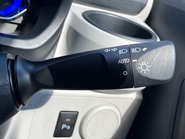 ミライース X SAIII 14インチフルホイールキャップ LEDヘッドランプ 電動格納式(カラード)ドアミラー 自発光式デジタルメーターブルーイルミネーションメーター マニュアルエアコン(ダイヤル式) キーレスエントリー(12枚目)