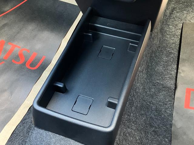 ミライース X SAIII 14インチフルホイールキャップ LEDヘッドランプ 電動格納式(カラード)ドアミラー 自発光式デジタルメーターブルーイルミネーションメーター マニュアルエアコン(ダイヤル式) キーレスエントリー(16枚目)