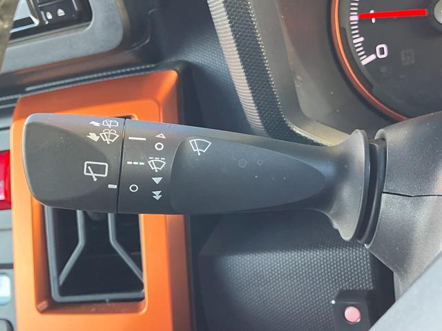 タフト Gターボ 15インチアルミホイール オートレベリング機能付フルLEDヘッドランプ LEDフォグランプ 本革巻ステアリングホイール 本革巻インパネセンターシフト TFTカラーマルチインフォメーションディスプレイ(20枚目)