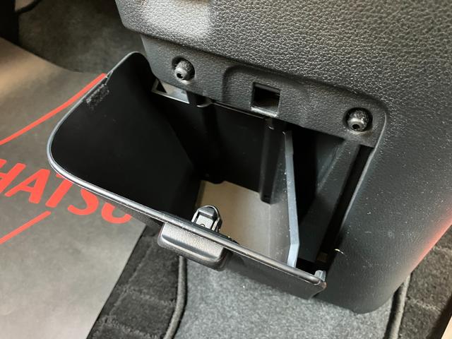 ムーヴキャンバス ストライプスＧ　１４インチフルホイールキャップ　ＬＥＤヘッドランプ　ＬＥＤフォグランプ　ホっとカップホルダー　両側パワースライドドア　キーフリーシステム　プッシュボタンスタート　ＵＶカットガラス（17枚目）