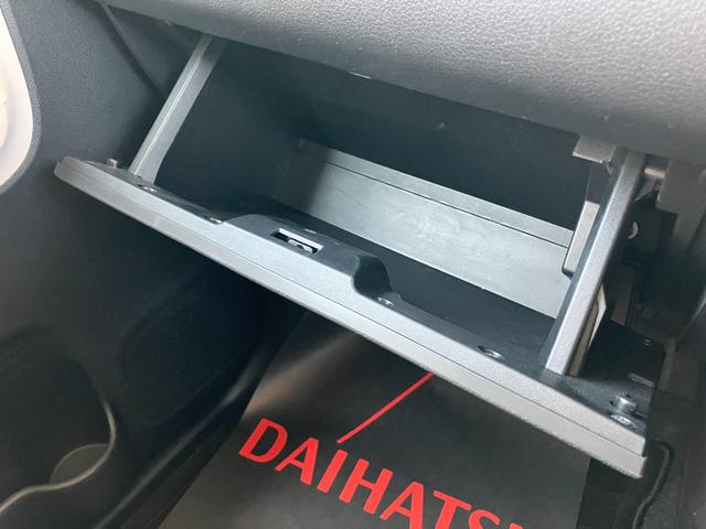 ムーヴキャンバス ストライプスＧ　１４インチフルホイールキャップ　ＬＥＤヘッドランプ　ＬＥＤフォグランプ　ホっとカップホルダー　両側パワースライドドア　キーフリーシステム　プッシュボタンスタート　ＵＶカットガラス（42枚目）