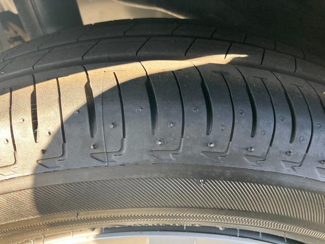 ミライース Ｌ　ＳＡＩＩＩ　１３インチフルホイールキャップ　マルチリフレクターハロゲンヘッドランプ　可倒式ドアミラー　自発光式デジタルメーターアンバーイルミネーションメーター　マニュアルエアコン（ダイヤル式）　キーレスエントリー（2枚目）