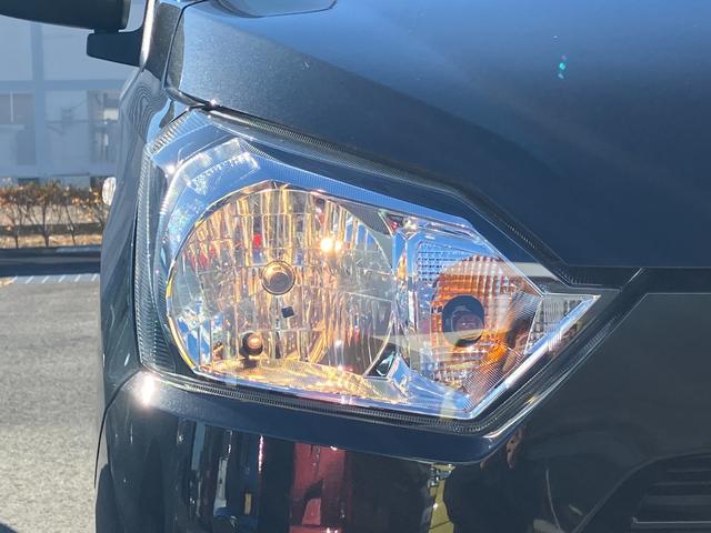 ミライース Ｌ　ＳＡＩＩＩ　１３インチフルホイールキャップ　マルチリフレクターハロゲンヘッドランプ　可倒式ドアミラー　自発光式デジタルメーターアンバーイルミネーションメーター　マニュアルエアコン（ダイヤル式）　キーレスエントリー（11枚目）