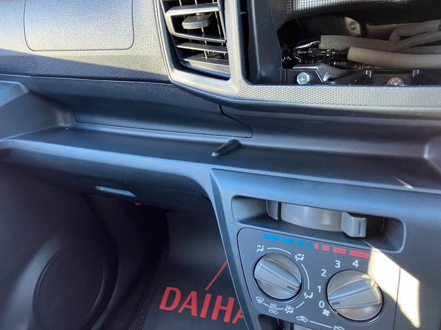 ミライース Ｌ　ＳＡＩＩＩ　１３インチフルホイールキャップ　マルチリフレクターハロゲンヘッドランプ　可倒式ドアミラー　自発光式デジタルメーターアンバーイルミネーションメーター　マニュアルエアコン（ダイヤル式）　キーレスエントリー（18枚目）