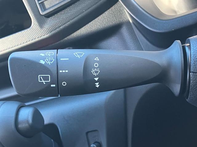 ミライース Ｌ　ＳＡＩＩＩ　１３インチフルホイールキャップ　マルチリフレクターハロゲンヘッドランプ　可倒式ドアミラー　自発光式デジタルメーターアンバーイルミネーションメーター　マニュアルエアコン（ダイヤル式）　キーレスエントリー（24枚目）