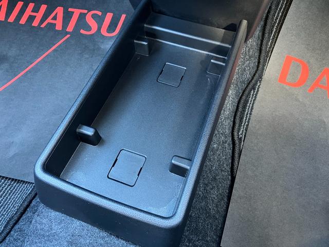 ミライース Ｌ　ＳＡＩＩＩ　１３インチフルホイールキャップ　マルチリフレクターハロゲンヘッドランプ　可倒式ドアミラー　自発光式デジタルメーターアンバーイルミネーションメーター　マニュアルエアコン（ダイヤル式）　キーレスエントリー（30枚目）