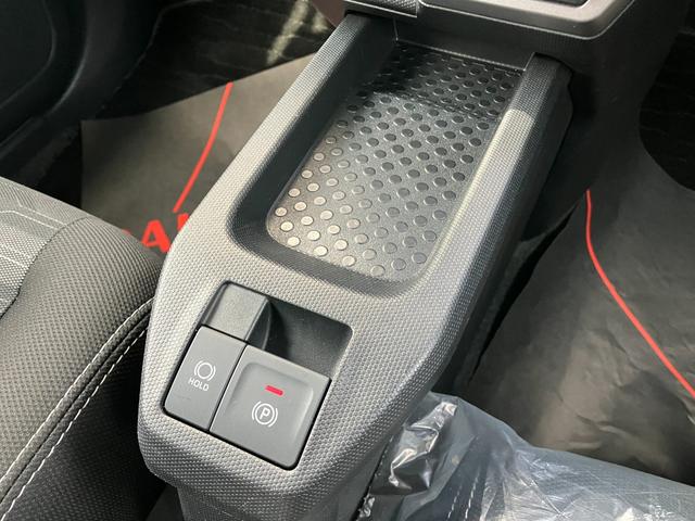 タフト G クロムベンチャー メッキドアアウターハンドル 15インチアルミホイール オートレベリング機能付フルLEDヘッドランプ LEDフォグランプ 本革巻ステアリングホイール 本革巻インパネセンターシフト(3枚目)