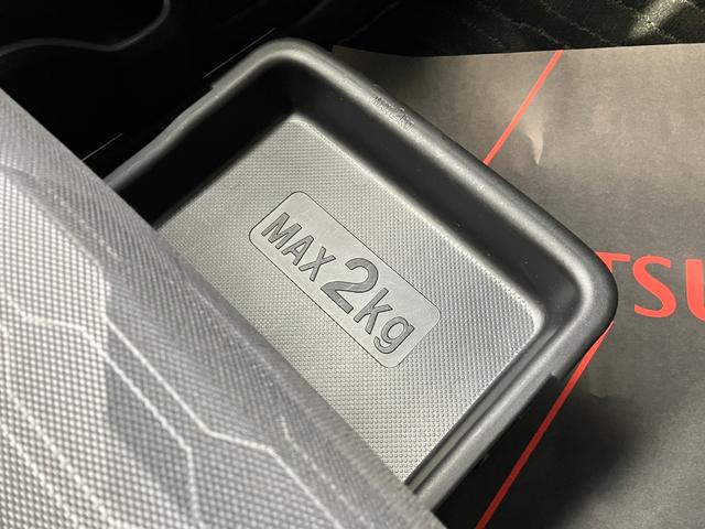 タフト G クロムベンチャー メッキドアアウターハンドル 15インチアルミホイール オートレベリング機能付フルLEDヘッドランプ LEDフォグランプ 本革巻ステアリングホイール 本革巻インパネセンターシフト(25枚目)