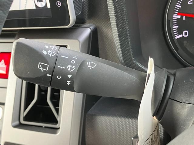 タフト G クロムベンチャー メッキドアアウターハンドル 15インチアルミホイール オートレベリング機能付フルLEDヘッドランプ LEDフォグランプ 本革巻ステアリングホイール 本革巻インパネセンターシフト(27枚目)