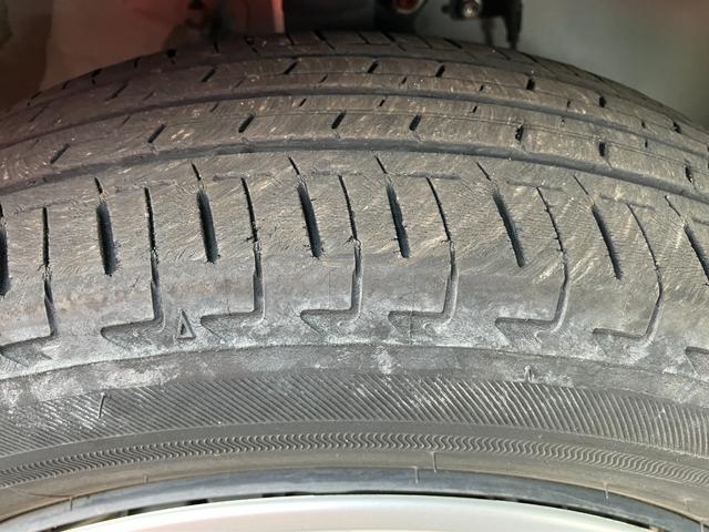 ムーヴキャンバス ＧメイクアップＶＳ　ＳＡＩＩＩ　１４インチフルホイールキャップ　ＬＥＤヘッドランプ　キーフリーシステム　両側パワースライドドア　オートエアコン（プッシュ式）　オートライト　置きラクボックス（4枚目）