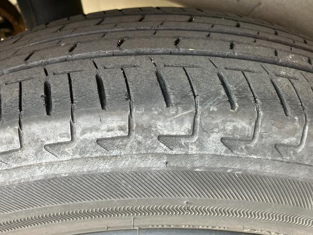 ムーヴキャンバス ＧメイクアップＶＳ　ＳＡＩＩＩ　１４インチフルホイールキャップ　ＬＥＤヘッドランプ　キーフリーシステム　両側パワースライドドア　オートエアコン（プッシュ式）　オートライト　置きラクボックス（11枚目）