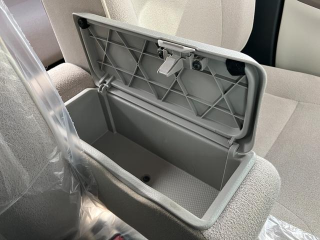 ムーヴキャンバス ＧメイクアップＶＳ　ＳＡＩＩＩ　１４インチフルホイールキャップ　ＬＥＤヘッドランプ　キーフリーシステム　両側パワースライドドア　オートエアコン（プッシュ式）　オートライト　置きラクボックス（14枚目）