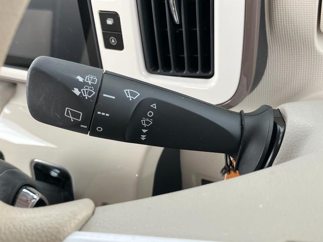 ムーヴキャンバス ＧメイクアップＶＳ　ＳＡＩＩＩ　１４インチフルホイールキャップ　ＬＥＤヘッドランプ　キーフリーシステム　両側パワースライドドア　オートエアコン（プッシュ式）　オートライト　置きラクボックス（19枚目）