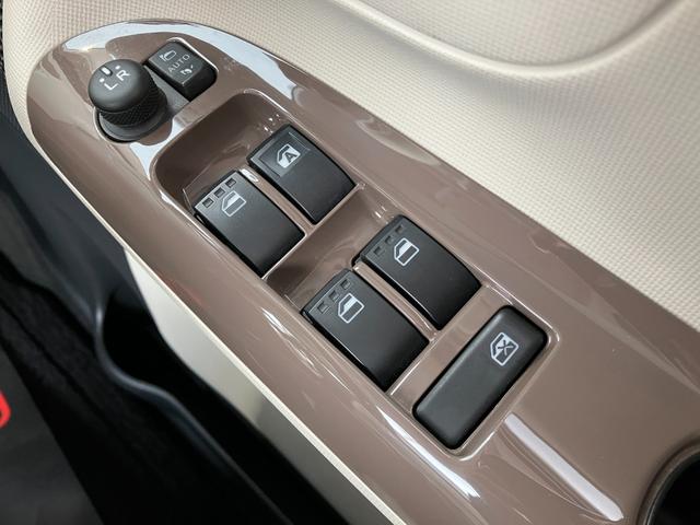 ムーヴキャンバス ＧメイクアップＶＳ　ＳＡＩＩＩ　１４インチフルホイールキャップ　ＬＥＤヘッドランプ　キーフリーシステム　両側パワースライドドア　オートエアコン（プッシュ式）　オートライト　置きラクボックス（26枚目）