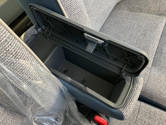 ムーヴキャンバス ストライプスＧターボ　１４インチフルホイールキャップ　ＬＥＤヘッドランプ　ＬＥＤフォグランプ　ホっとカップホルダー　両側パワースライドドア　キーフリーシステム　プッシュボタンスタート　ＵＶカットガラス（6枚目）