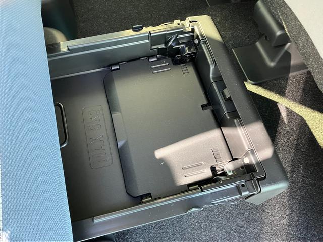 ムーヴキャンバス ストライプスＧターボ　１４インチフルホイールキャップ　ＬＥＤヘッドランプ　ＬＥＤフォグランプ　ホっとカップホルダー　両側パワースライドドア　キーフリーシステム　プッシュボタンスタート　ＵＶカットガラス（18枚目）