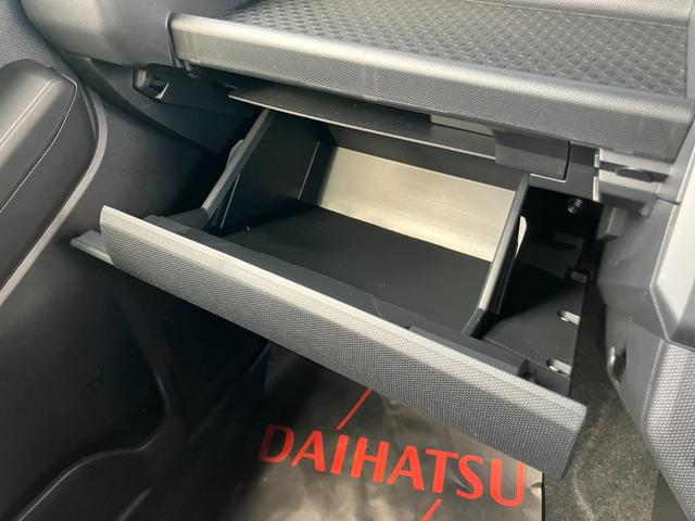 Ｇターボ　ダーククロムベンチャー　１５インチアルミホイール（ガンメタ塗装）　オートレベリング機能付フルＬＥＤヘッドランプ　ＬＥＤフォグランプ　本革巻ステアリングホイール　本革巻インパネセンターシフト（画像18）