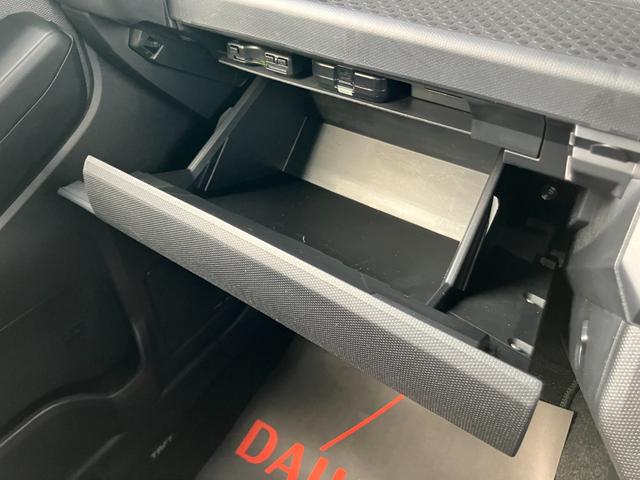 Ｇターボ　クロムベンチャー　１５インチアルミホイール（シルバー塗装）　オートレベリング機能付フルＬＥＤヘッドランプ　ＬＥＤフォグランプ　本革巻ステアリングホイール　本革巻インパネセンターシフト（画像17）