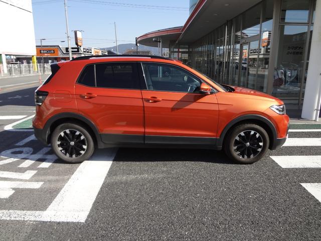 Ｔ－クロス ＴＳＩ　１ｓｔ　純正ナビ　フルセグＴＶ　Ｂｌｕｅｔｏｏｔｈ　バックカメラ　ＥＴＣ　ＬＥＤヘッドライト　アルミ　衝突軽減ブレーキ　追随機能付きオートクルーズコントロール　ブラインドスポットモニター　スマートキー（3枚目）