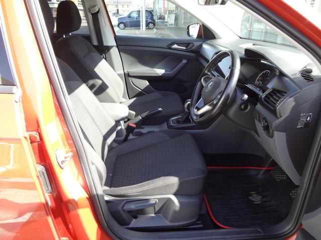 Ｔ－クロス ＴＳＩ　１ｓｔ　純正ナビ　フルセグＴＶ　Ｂｌｕｅｔｏｏｔｈ　バックカメラ　ＥＴＣ　ＬＥＤヘッドライト　アルミ　衝突軽減ブレーキ　追随機能付きオートクルーズコントロール　ブラインドスポットモニター　スマートキー（17枚目）