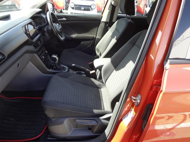 Ｔ－クロス ＴＳＩ　１ｓｔ　純正ナビ　フルセグＴＶ　Ｂｌｕｅｔｏｏｔｈ　バックカメラ　ＥＴＣ　ＬＥＤヘッドライト　アルミ　衝突軽減ブレーキ　追随機能付きオートクルーズコントロール　ブラインドスポットモニター　スマートキー（18枚目）