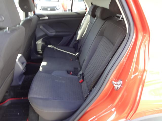 Ｔ－クロス ＴＳＩ　１ｓｔ　純正ナビ　フルセグＴＶ　Ｂｌｕｅｔｏｏｔｈ　バックカメラ　ＥＴＣ　ＬＥＤヘッドライト　アルミ　衝突軽減ブレーキ　追随機能付きオートクルーズコントロール　ブラインドスポットモニター　スマートキー（19枚目）