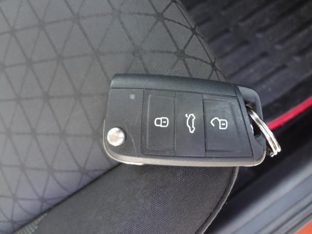 Ｔ－クロス ＴＳＩ　１ｓｔ　純正ナビ　フルセグＴＶ　Ｂｌｕｅｔｏｏｔｈ　バックカメラ　ＥＴＣ　ＬＥＤヘッドライト　アルミ　衝突軽減ブレーキ　追随機能付きオートクルーズコントロール　ブラインドスポットモニター　スマートキー（21枚目）