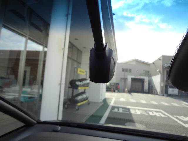 フィット ｅ：ＨＥＶホーム　９インチナビ　フルセグＴＶ　Ｂｌｕｅｔｏｏｔｈ　バックカメラ　ＥＴＣ　前後ドライブレコーダー　ＬＥＤヘッドライト　アルミ　衝突軽減ブレーキ　追随機能付きオートクルーズ　クリアランスソナー　スマートキー（15枚目）