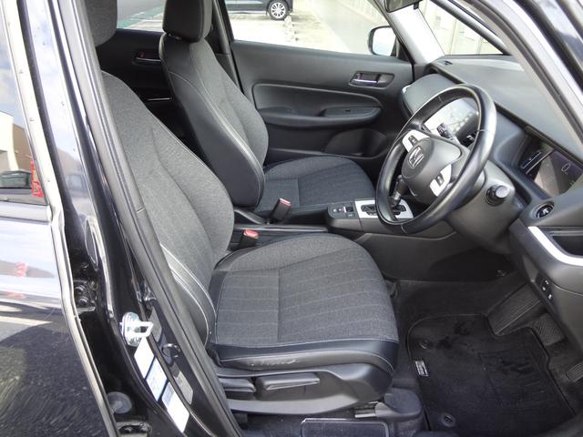 フィット ｅ：ＨＥＶホーム　９インチナビ　フルセグＴＶ　Ｂｌｕｅｔｏｏｔｈ　バックカメラ　ＥＴＣ　前後ドライブレコーダー　ＬＥＤヘッドライト　アルミ　衝突軽減ブレーキ　追随機能付きオートクルーズ　クリアランスソナー　スマートキー（16枚目）