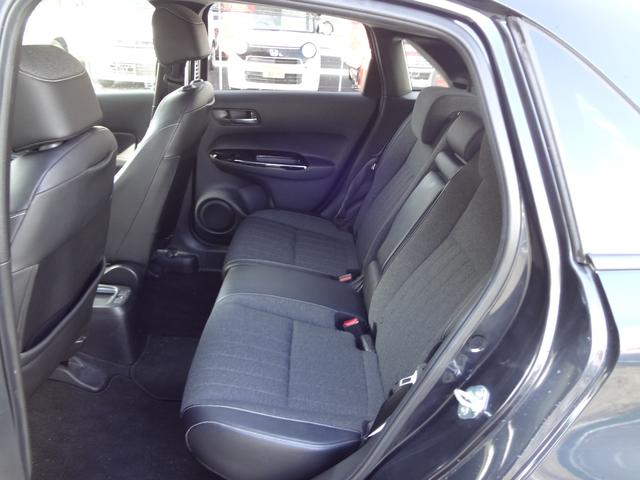 フィット ｅ：ＨＥＶホーム　９インチナビ　フルセグＴＶ　Ｂｌｕｅｔｏｏｔｈ　バックカメラ　ＥＴＣ　前後ドライブレコーダー　ＬＥＤヘッドライト　アルミ　衝突軽減ブレーキ　追随機能付きオートクルーズ　クリアランスソナー　スマートキー（18枚目）