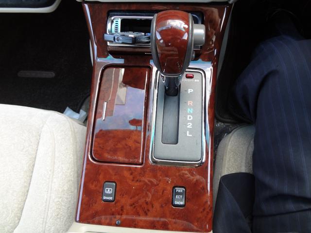 クラウン ロイヤルサルーン　プレミアム　ナビ　フルセグＴＶ　ＥＴＣ　前後ドライブレコーダー　パワーシート　クルーズコントロール　ＨＩＤ　アルミ　キーレス（8枚目）