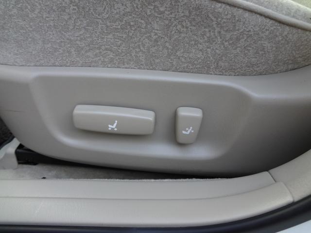 クラウン ロイヤルサルーン　プレミアム　ナビ　フルセグＴＶ　ＥＴＣ　前後ドライブレコーダー　パワーシート　クルーズコントロール　ＨＩＤ　アルミ　キーレス（17枚目）