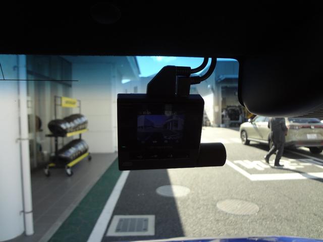 Ｎ－ＢＯＸカスタム 　ナビ　フルセグＴＶ　Ｂｌｕｅｔｏｏｔｈ　バックカメラ　ＥＴＣ　前後ドライブレコーダー　シートヒーター　両側電動ドア　ＬＥＤヘッドライト　アルミ　衝突軽減ブレーキ　追随機能付きオートクルーズ　スマートキ（16枚目）