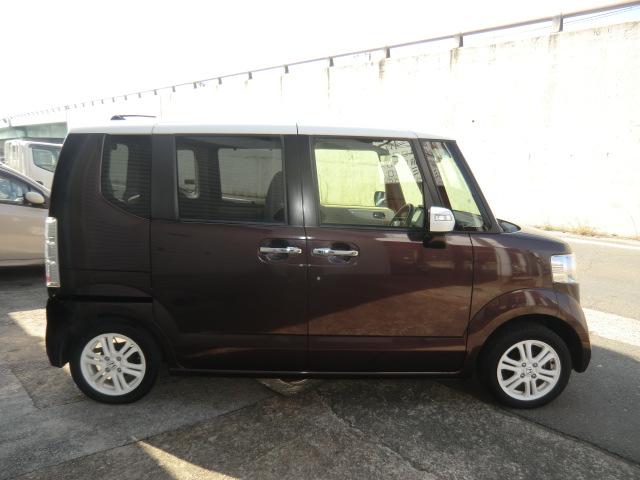 Ｎ－ＢＯＸ ２トーンカラースタイル　Ｇ・Ｌパッケージ　両側スライド片側電動ドア　ＡＶ一体型メモリーナビ　フルセグＴＶ　スマートキー　スペアキー　バックカメラ　ドラレコ　ＥＴＣ　格納型リアサンシェード　プッシュスタート　電動格納ミラースイッチ　アームレスト（8枚目）